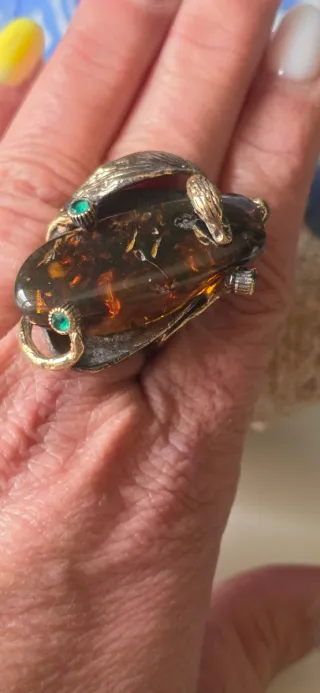 Anillo escultórico ambar natural