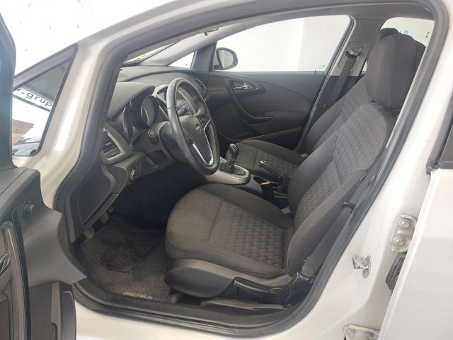 Opel Astra 2014