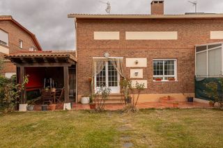 Casa adosada en venta en Renedo de Esgueva