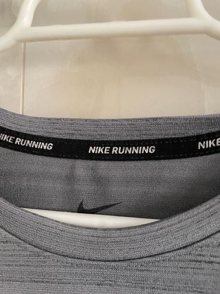 Camiseta Nike Dri-Fit Running Talla S Hombre Gris