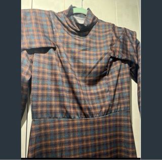 Vestido de cuadros azul y marrón