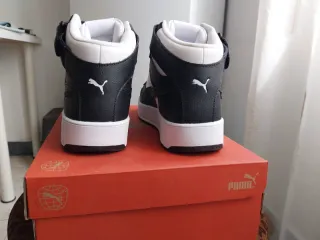 Zapatillas Puma altas negras y blancas