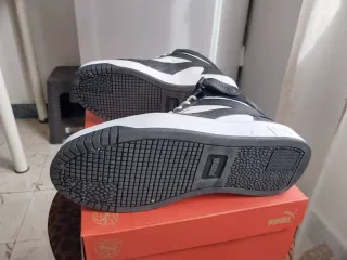 Zapatillas Puma altas negras y blancas