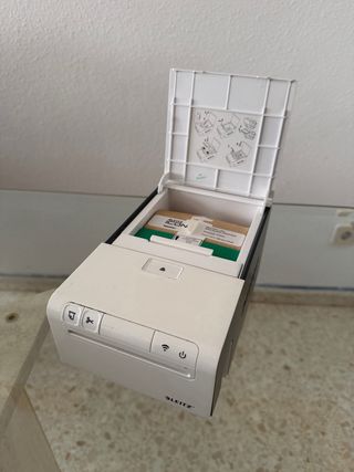 Impresora de etiquetas Leitz blanca