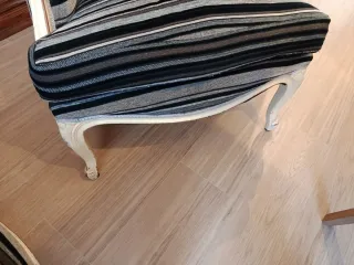 2 Sillones Orejeros Tela y Madera