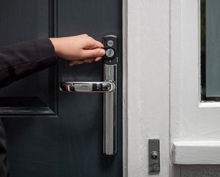 Cerradura inteligente Yale Conexis L2