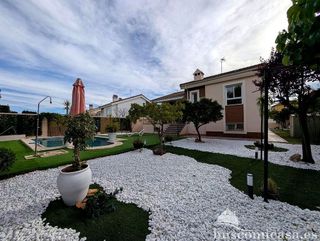 Chalet en venta en Linares