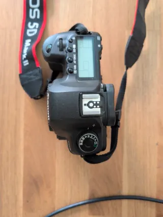 Canon 5D Mark II con scatola e accessori