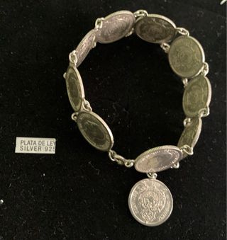 Pulsera de plata de monedas antiguas