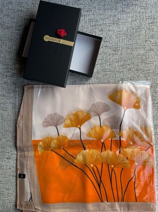 Pañuelo moderno mujer + caja premium