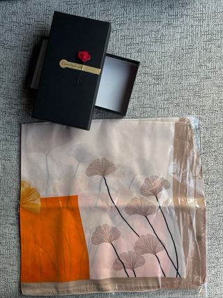 Pañuelo moderno mujer + caja premium
