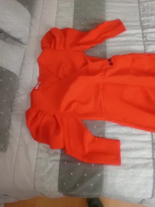 Vestido rojo fiesta flecos manga abullonada