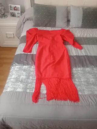 Vestido rojo fiesta flecos manga abullonada