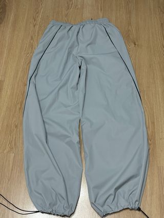 Pantalón chándal gris con cordón