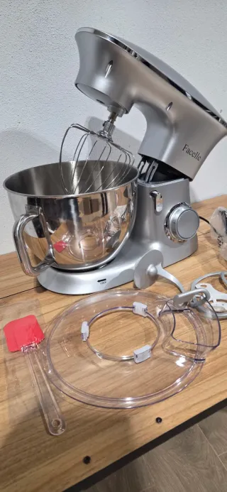 Batidora y amasadora Facelle