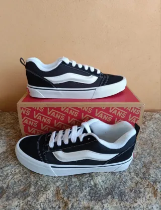 Zapatillas Vans Old Skool Negras y Blancas