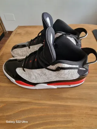 Zapatillas Jordan Negras y Blancas