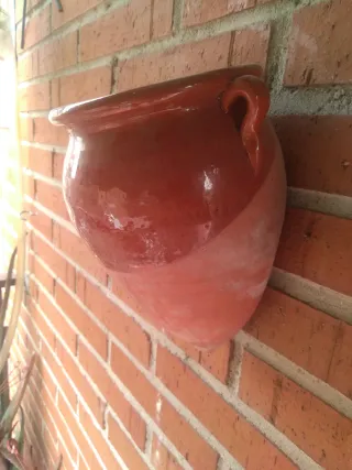 Macetas de barro colgantes en muyyy buen estado.