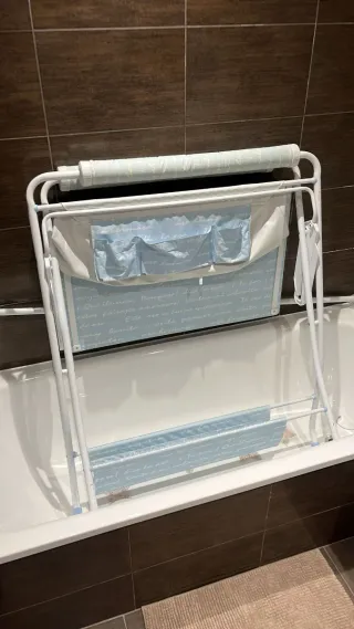 Cuna de bebé madera blanca con ruedas Y cajón