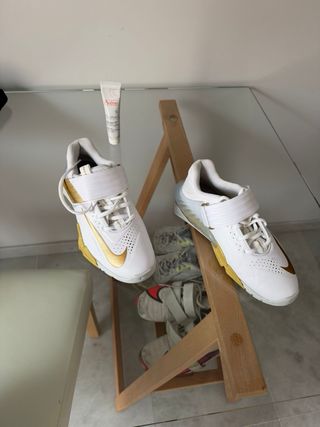 Nike Savaleos Zapatillas Entrenamiento Oro Blanco