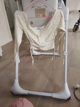 Top Bershka Beige con Estampado Rojo Talla S