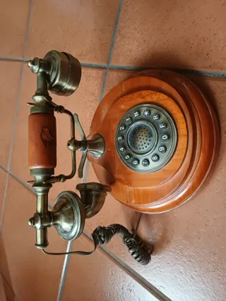 Teléfono Vintage Madera y Metal.