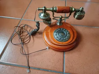 Teléfono Vintage Madera y Metal.