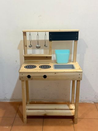 Cocinita de madera