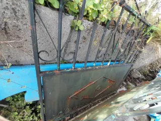 Portal de hierro para restaurar