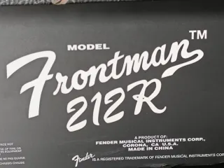 FENDER FRONTMAN 212R AMPLIFICADOR GUITARRA