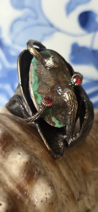 Anillo escultórico de plata y bronce