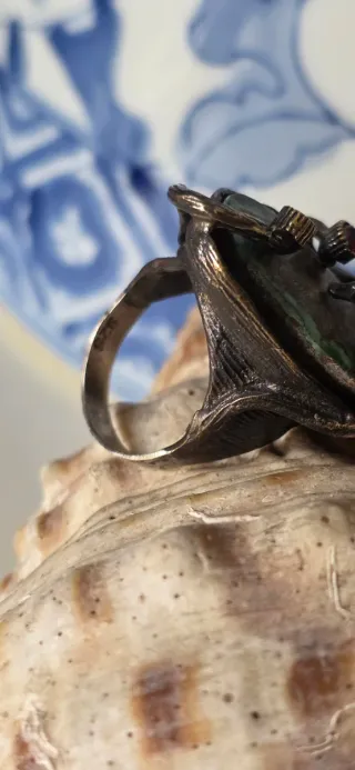 Anillo escultórico de plata y bronce