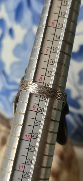 Anillo escultórico de plata y bronce