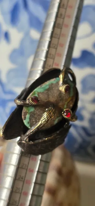 Anillo escultórico de plata y bronce