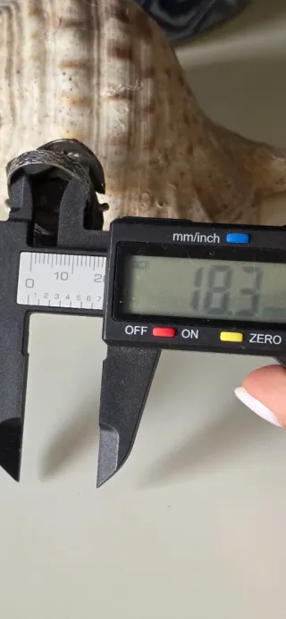 Anillo escultórico de plata y bronce