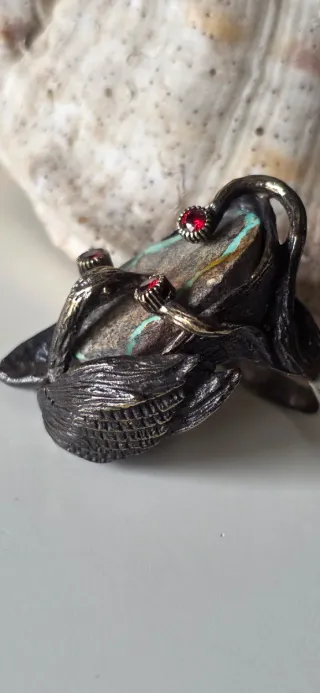 Anillo escultórico de plata y bronce