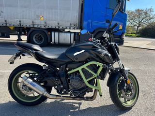 Yamaha MT-07 2023 Negra y Verde