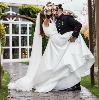 Vestido de novia blanco con pedrería