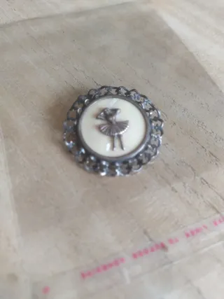 Spilla antica ballerina madreperla