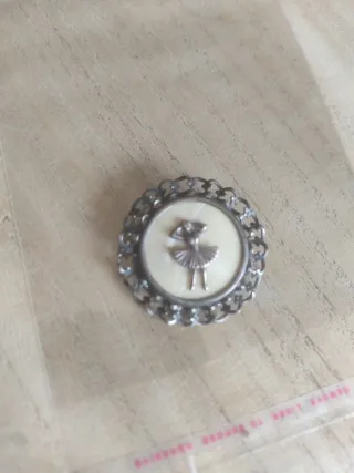 Spilla antica ballerina madreperla