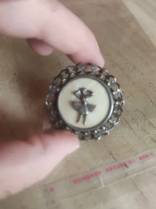 Spilla antica ballerina madreperla