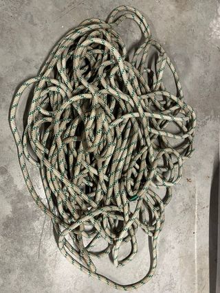 Cuerda estacha cabo 50 metros, tendrá algo más.