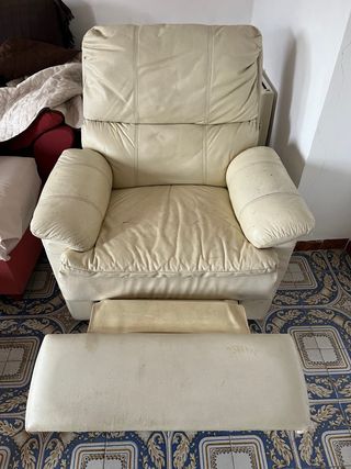 Sillón reclinable de piel.