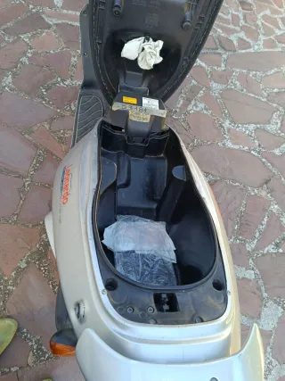 Escooter Aprilia Leonardo 150