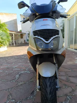 Escooter Aprilia Leonardo 150