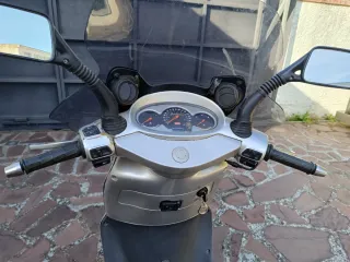 Escooter Aprilia Leonardo 150