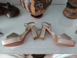 Sandalias plataforma dorado suave