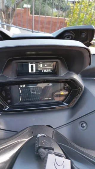 Yamaha XMAX Tech MAX 2024 Negra