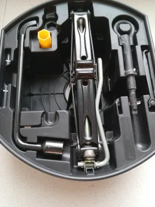 Gato y llave rueda Citroën C4 Peugeot 307