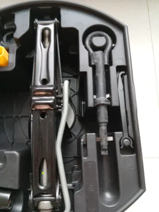 Gato y llave rueda Citroën C4 Peugeot 307